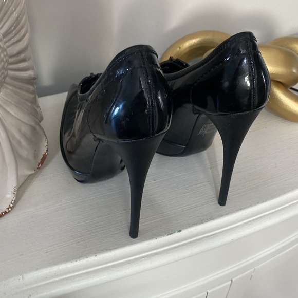 Burberry Heels - Picture 3 of 9